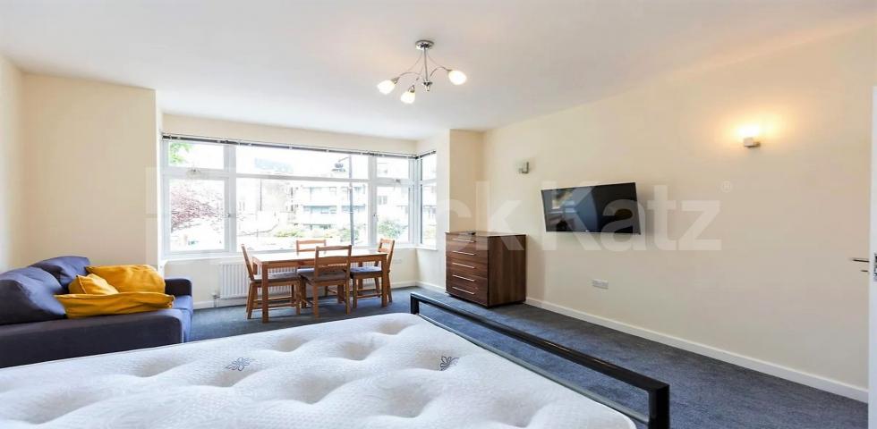 Spacious 2/3 bed located within minutes to tube and shops  Caledonian Road, Caledonian Road